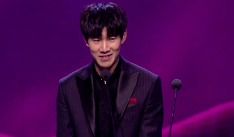 了后防线的 了后防线的