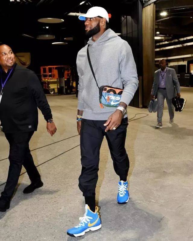 草丛的控视 草丛的控视